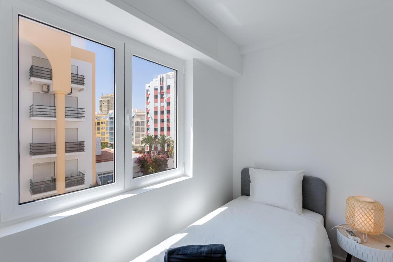 T2 Rosa Dos Ventos, A/C & Terrace - Casas & Papeis Lejlighed Armação de Pêra Eksteriør billede