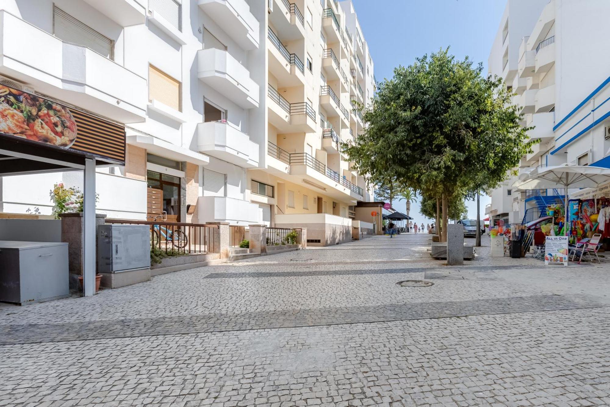 T2 Rosa Dos Ventos, A/C & Terrace - Casas & Papeis Lejlighed Armação de Pêra Eksteriør billede